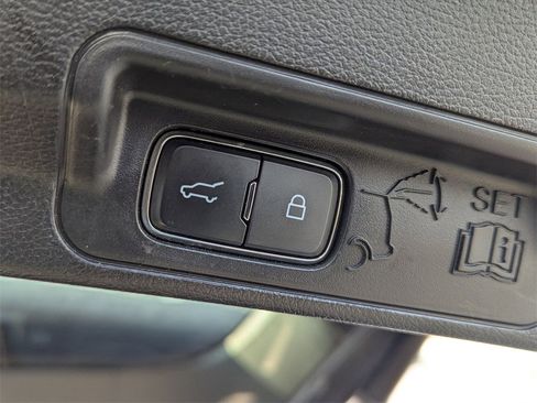 Used 2020 Ford Explorer XLT w/ Equipment Group 202A image 28