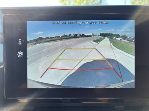 Used 2024 Kia Carnival EX FWD image 18