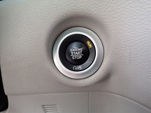 Used 2021 Chrysler Voyager Lxi FWD image 19