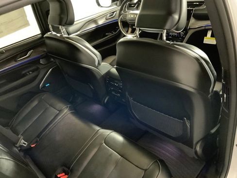 Used 2024 Jeep Grand Cherokee Overland w/ Luxury Tech Group IV image 46