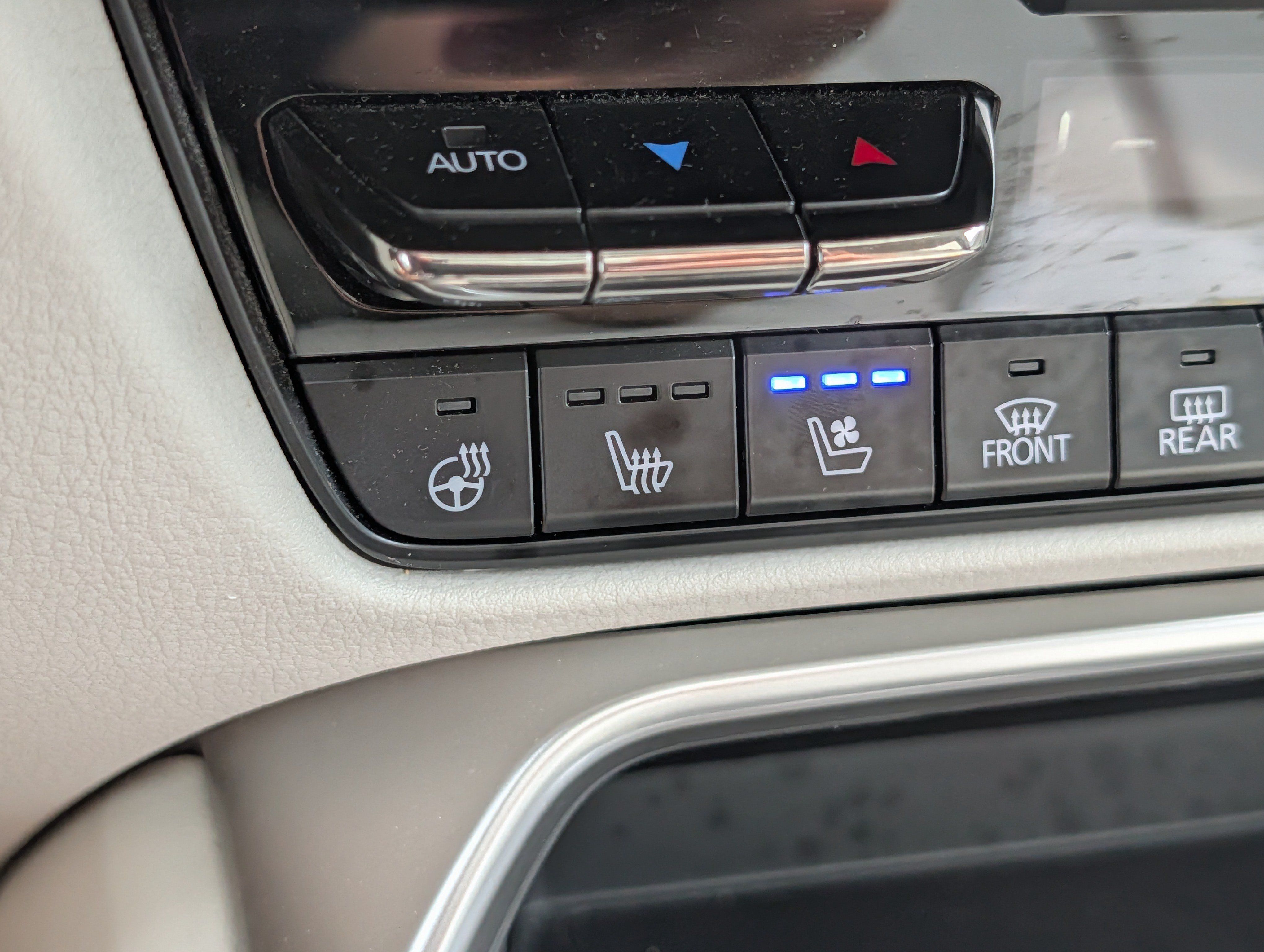 Used 2024 MAZDA CX-90 Plug-In Hybrid w/ Premium Plus AWD/4WD image 28