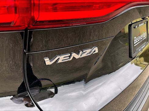 Used 2023 Toyota Venza LE AWD/4WD image 33