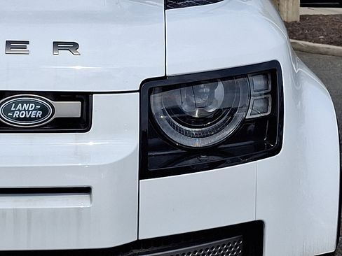 Used 2022 Land Rover Defender 110 X-Dynamic HSE image 9