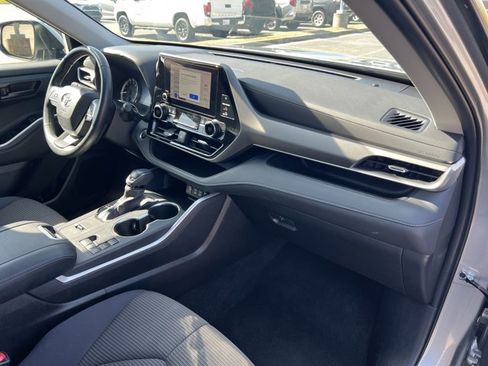 Used 2025 Toyota Highlander LE image 23