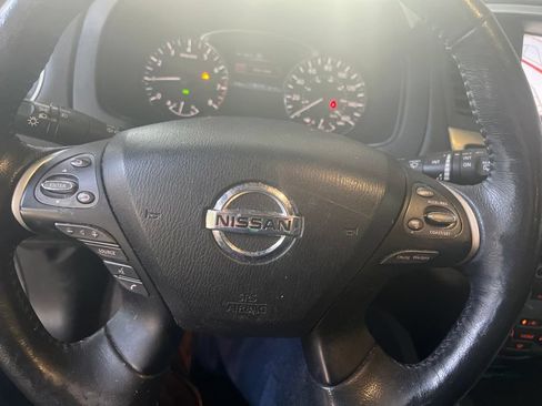 Used 2019 Nissan Pathfinder SL w/ SL Premium Package AWD/4WD image 6