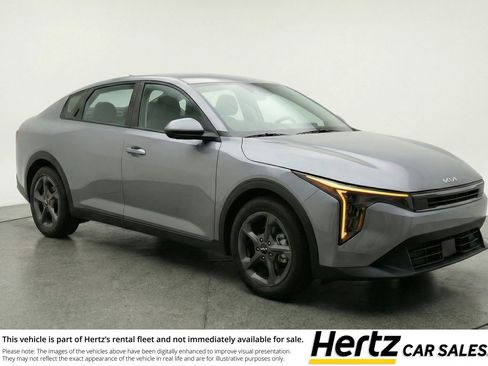 Used 2025 Kia K4 LXS image 1