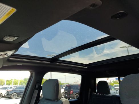Used 2025 RAM 1500 4x4 Crew Cab image 34