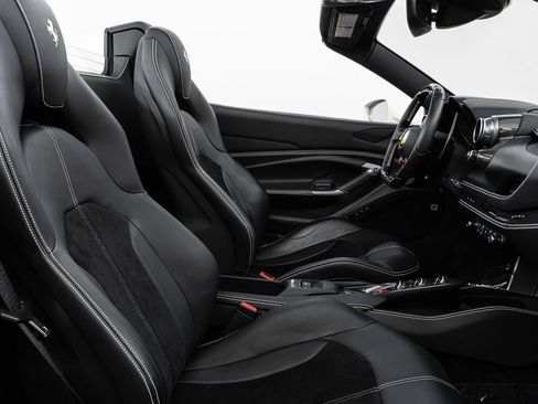 Used 2022 Ferrari F8 Tributo image 38