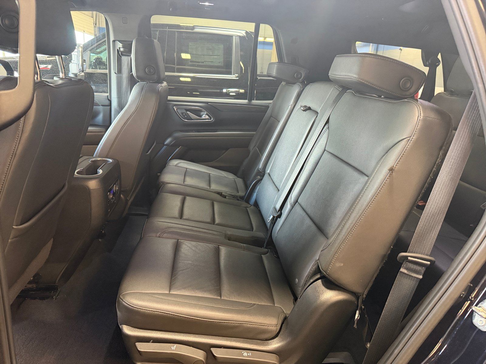 Used 2023 Chevrolet Tahoe Z71 w/ Luxury Package AWD/4WD image 17