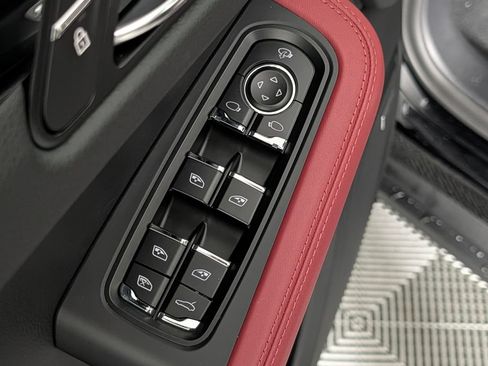 New 2026 Porsche Macan AWD/4WD image 27