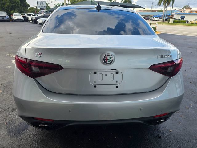 Used 2017 Alfa Romeo Giulia Ti w/ TI 19" Sport Package RWD image 5