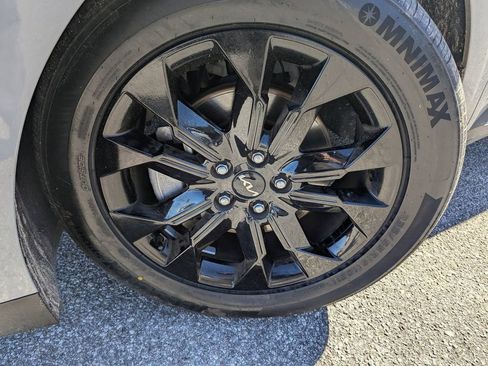 Certified 2024 Kia Carnival SX image 33