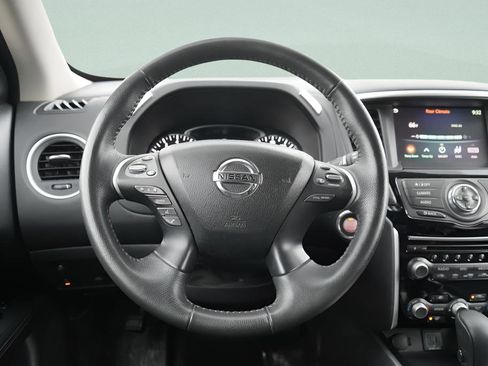 Used 2019 Nissan Pathfinder SV AWD/4WD image 17