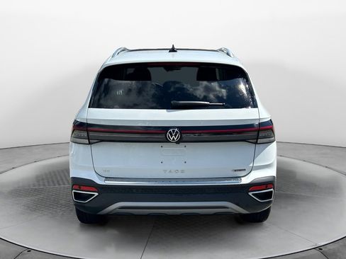 Used 2025 Volkswagen Taos SE w/ Panoramic Sunroof Package image 6