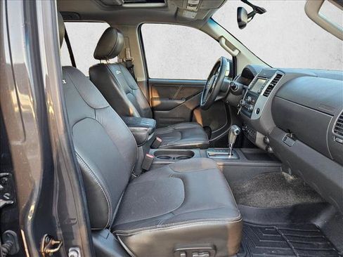 Used 2015 Nissan Frontier PRO-4X w/ Pro-4x Luxury Package AWD/4WD image 17