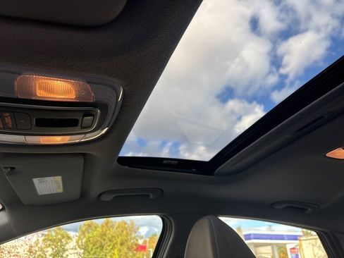 Used 2025 Hyundai Elantra SEL image 18