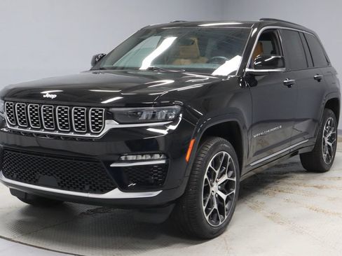Used 2025 Jeep Grand Cherokee Summit AWD/4WD image 8