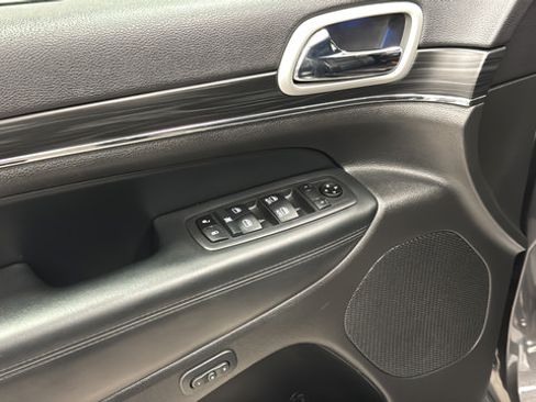 Used 2021 Jeep Grand Cherokee Limited w/ Premium Lighting Group AWD/4WD image 22