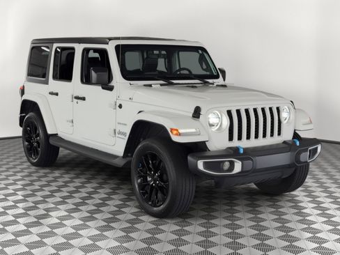 Used 2023 Jeep Wrangler Unlimited Sahara AWD/4WD image 7