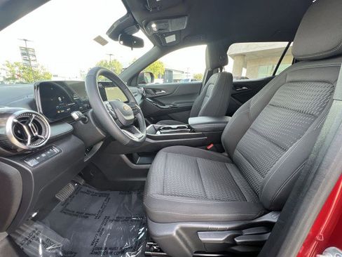 Used 2025 Chevrolet Equinox LT image 18