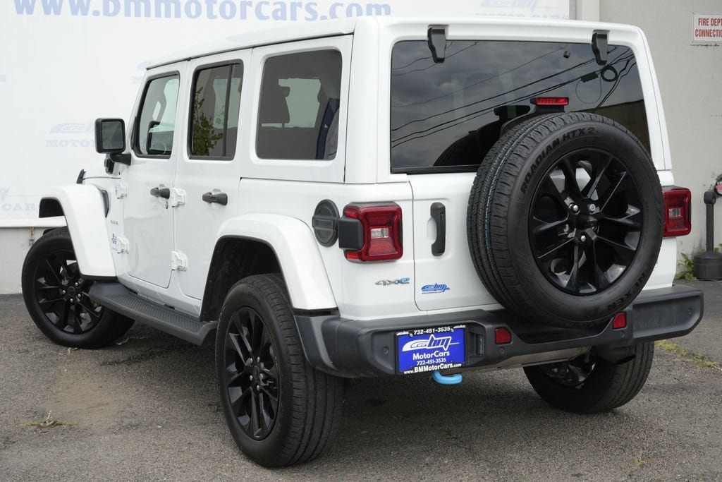 Used 2024 Jeep Wrangler Unlimited Sahara w/ Technology Group AWD/4WD image 4