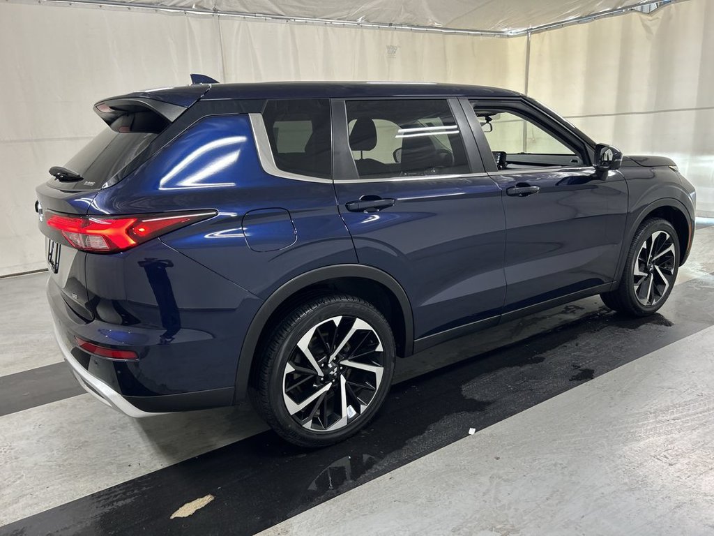 Used 2024 Mitsubishi Outlander SE AWD/4WD image 2