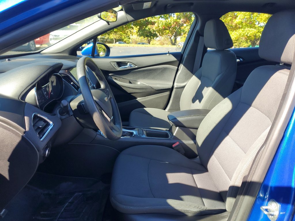 Used 2017 Chevrolet Cruze LT w/ LT True North Edition FWD image 5