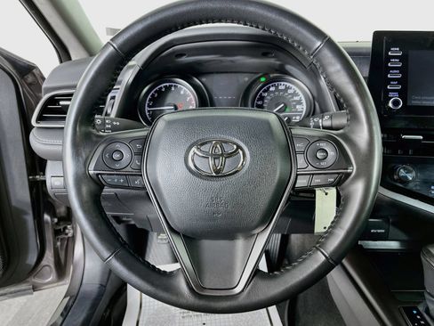 Used 2024 Toyota Camry SE FWD image 11