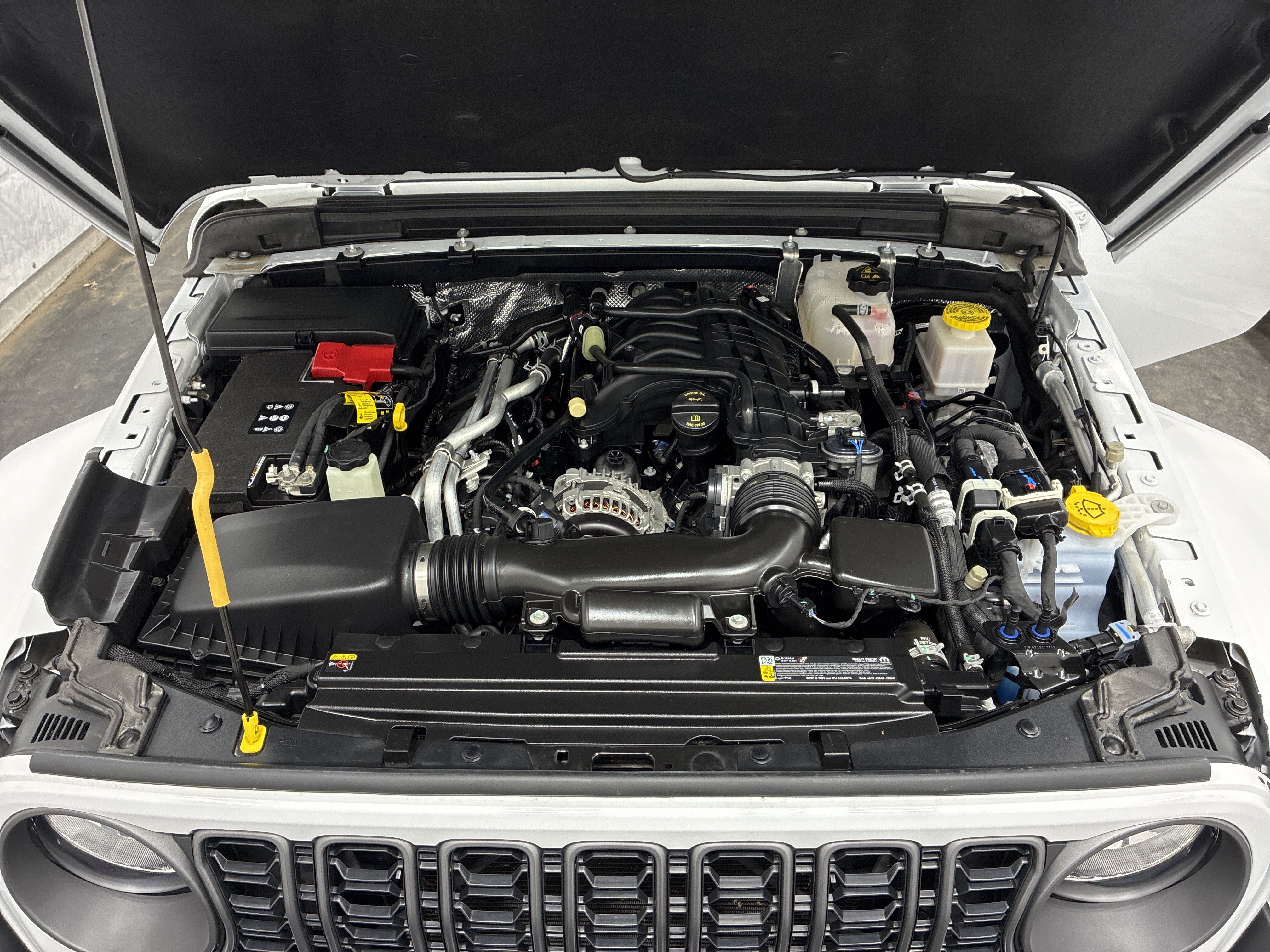 Certified 2025 Jeep Gladiator Sport AWD/4WD image 8