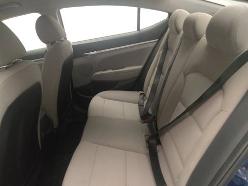 Used 2020 Hyundai Elantra SE FWD image 18
