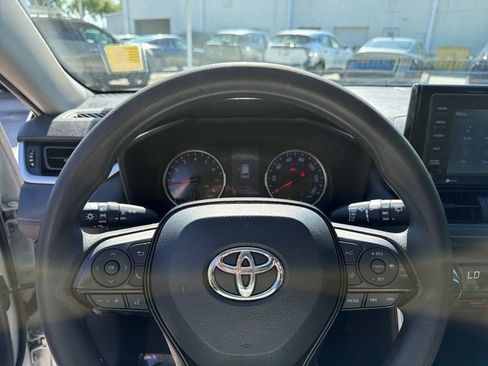 Used 2020 Toyota RAV4 XLE w/ Convenience Package FWD image 20