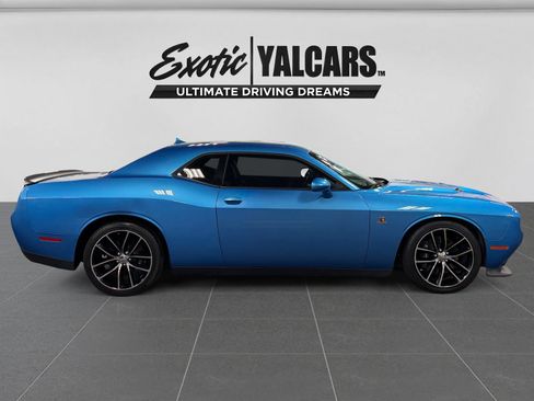 Used 2015 Dodge Challenger R/T Scat Pack w/ Leather Interior Group RWD image 6