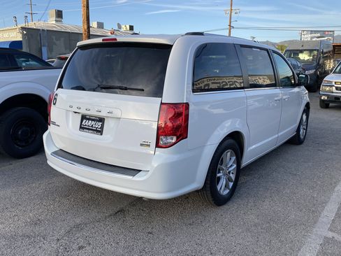 Used 2019 Dodge Grand Caravan SXT image 8