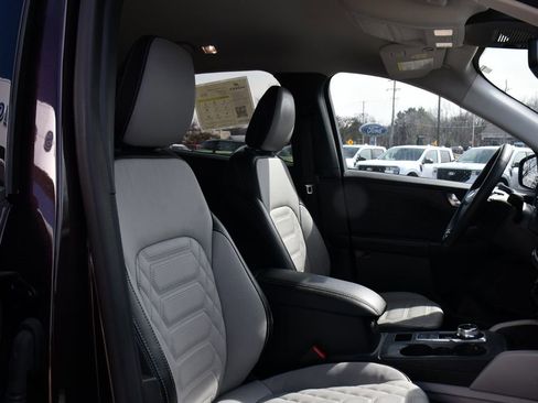 Used 2023 Ford Escape Platinum w/ Premium Technology Package image 16