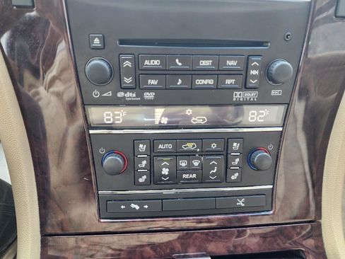 Used 2012 Cadillac Escalade Premium image 20