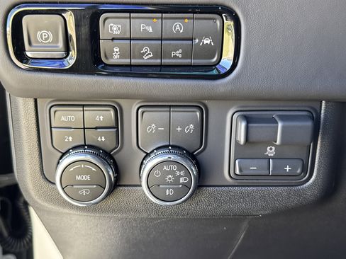 New 2026 GMC Yukon XL AT4 Ultimate image 18