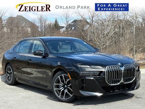 Used 2025 BMW i7 xDrive60 w/ Premium Package image 1
