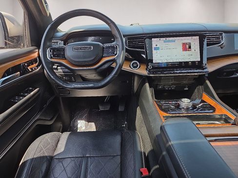 Used 2022 Jeep Grand Wagoneer Series III AWD/4WD image 20