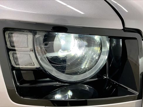Used 2022 Land Rover Defender 90 image 24