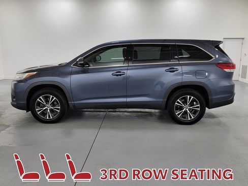 Used 2019 Toyota Highlander LE FWD image 5