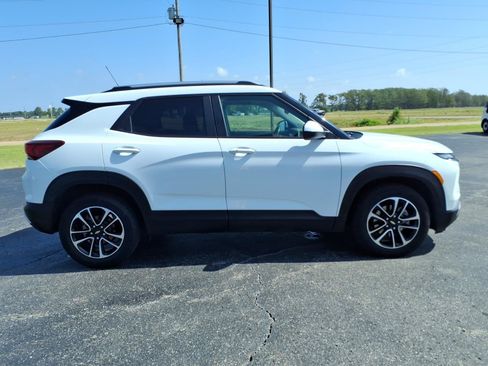 Used 2024 Chevrolet TrailBlazer LT w/ LT Cold Weather Package FWD image 6