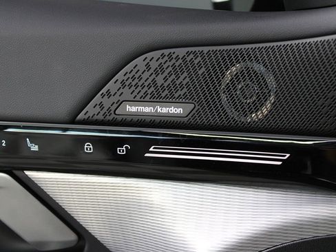 Used 2024 BMW 530i w/ M Sport Package image 10