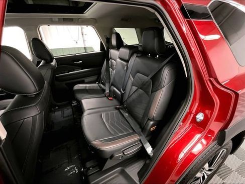 Used 2025 Nissan Pathfinder Platinum AWD/4WD image 25