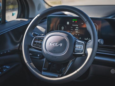 New 2026 Kia Carnival SX image 25