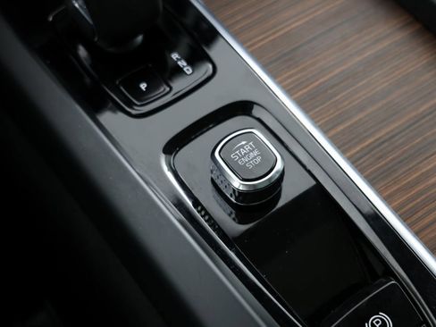 Used 2025 Volvo V60 B5 Cross Country Plus image 19