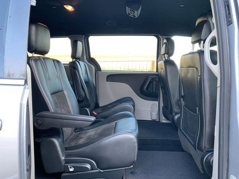 Used 2019 Dodge Grand Caravan SXT image 27