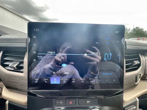 Used 2023 Ford Expedition Limited image 23