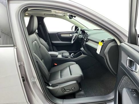 New 2026 Volvo XC40 B5 Plus w/ Climate Package AWD/4WD image 18