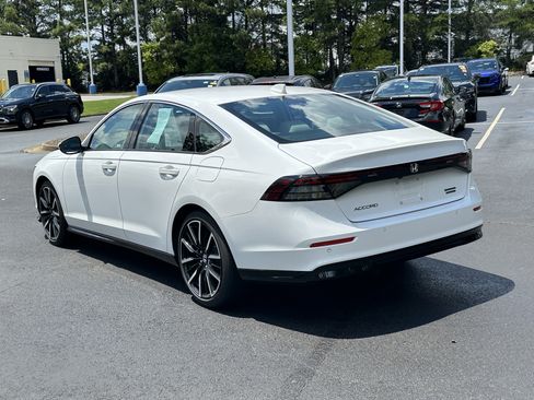 Used 2025 Honda Accord Touring image 11