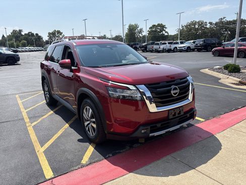 Used 2022 Nissan Pathfinder SL AWD/4WD image 3